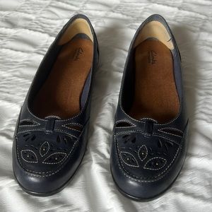 Clarks Bendables navy blue loafers
